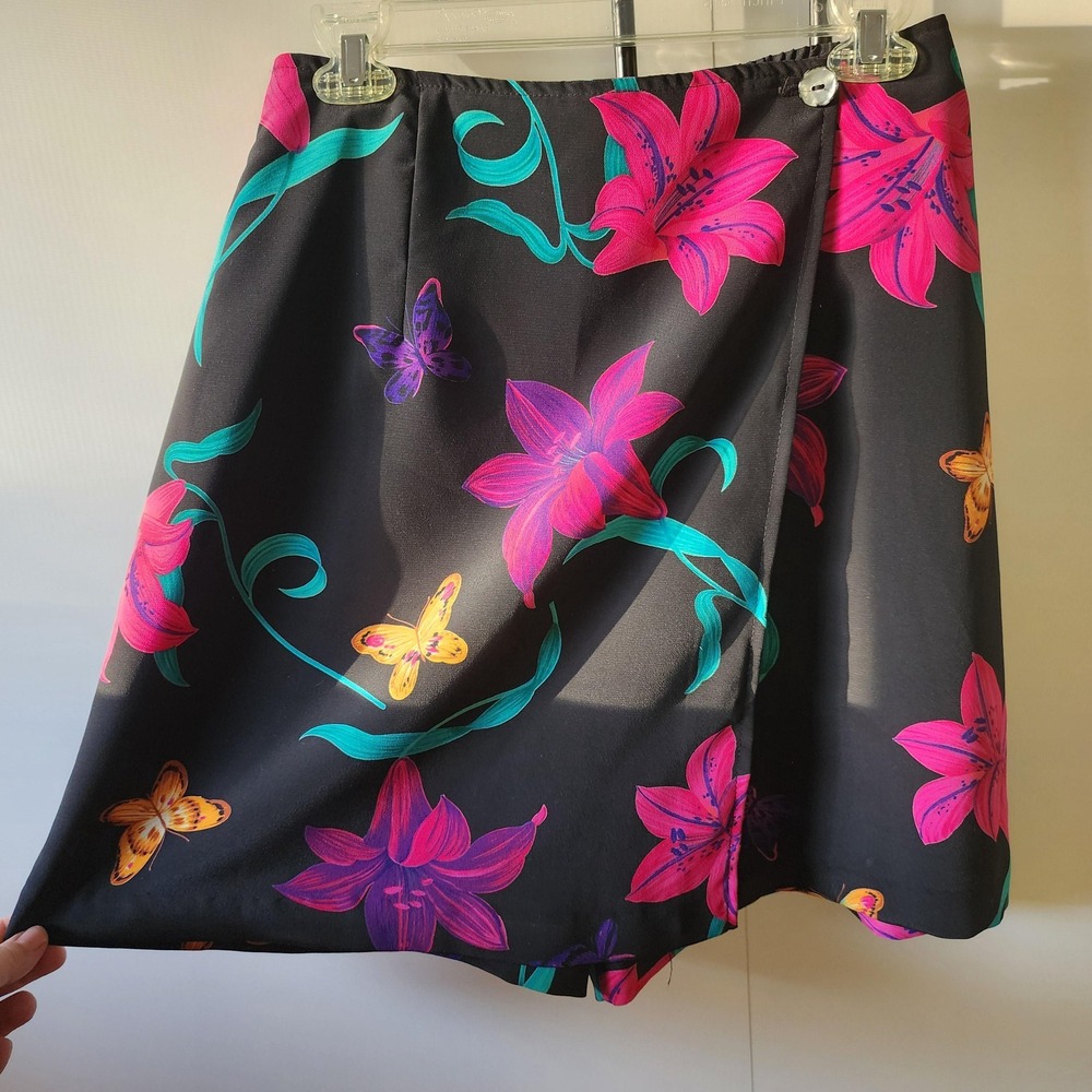 M Black Floral 80s Skort by Très Paquette, Size Medium, Made in USA Clothing‎
